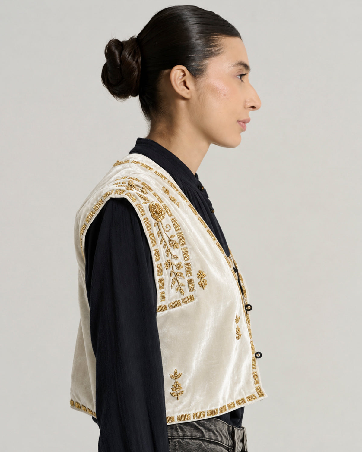 COLOUR-CHANGE-recolour-ONLY-the-garment-named-in-20260928-1724 copy.JPG