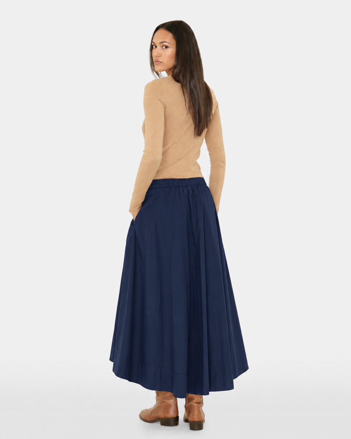 COLOUR-CHANGE-recolour-ONLY-the-garment-named-in-20260928-1800 copy.JPG