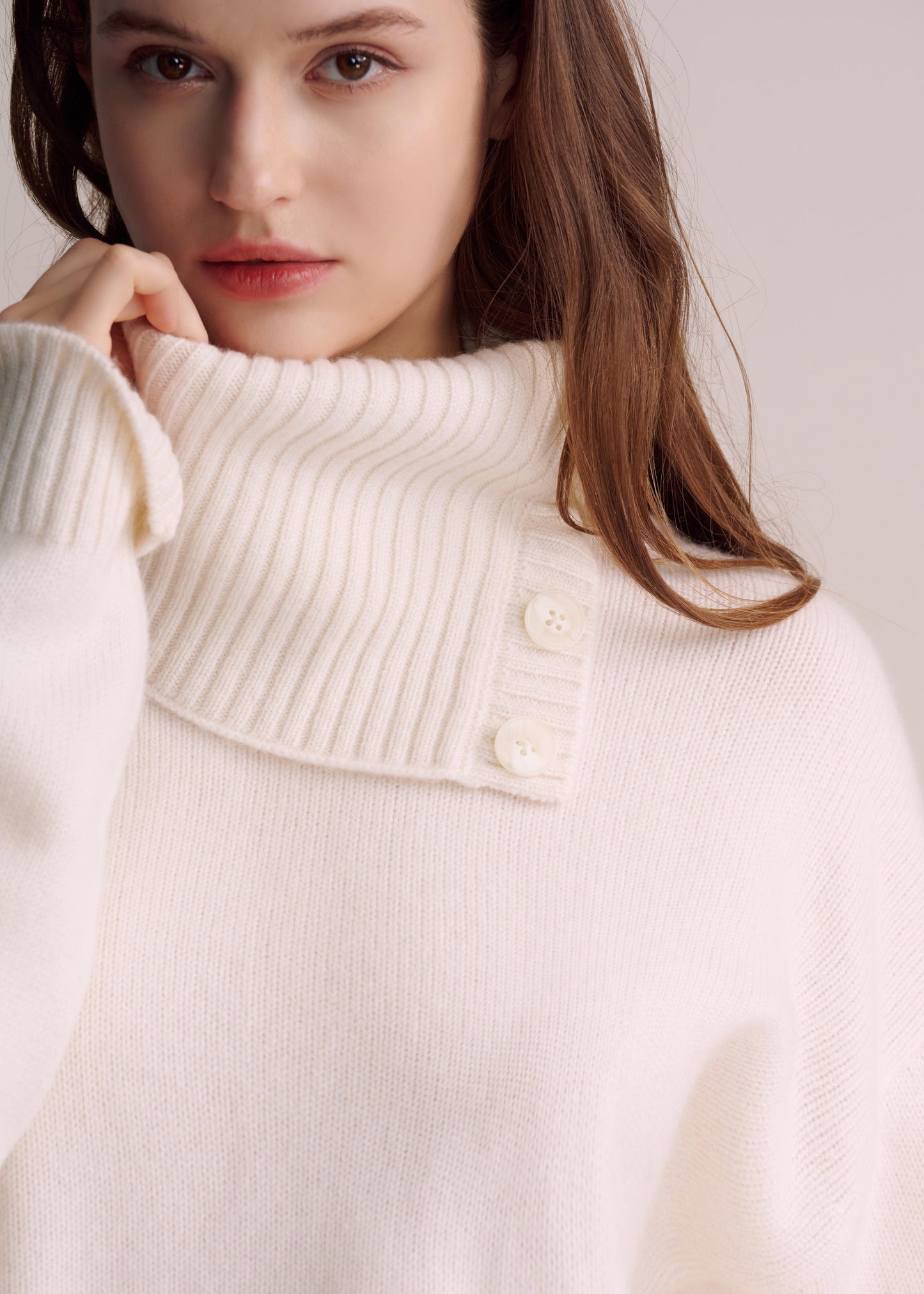 DCV CASHMERE-699 FLORIE CREW NECK-CREAM_06.jpg