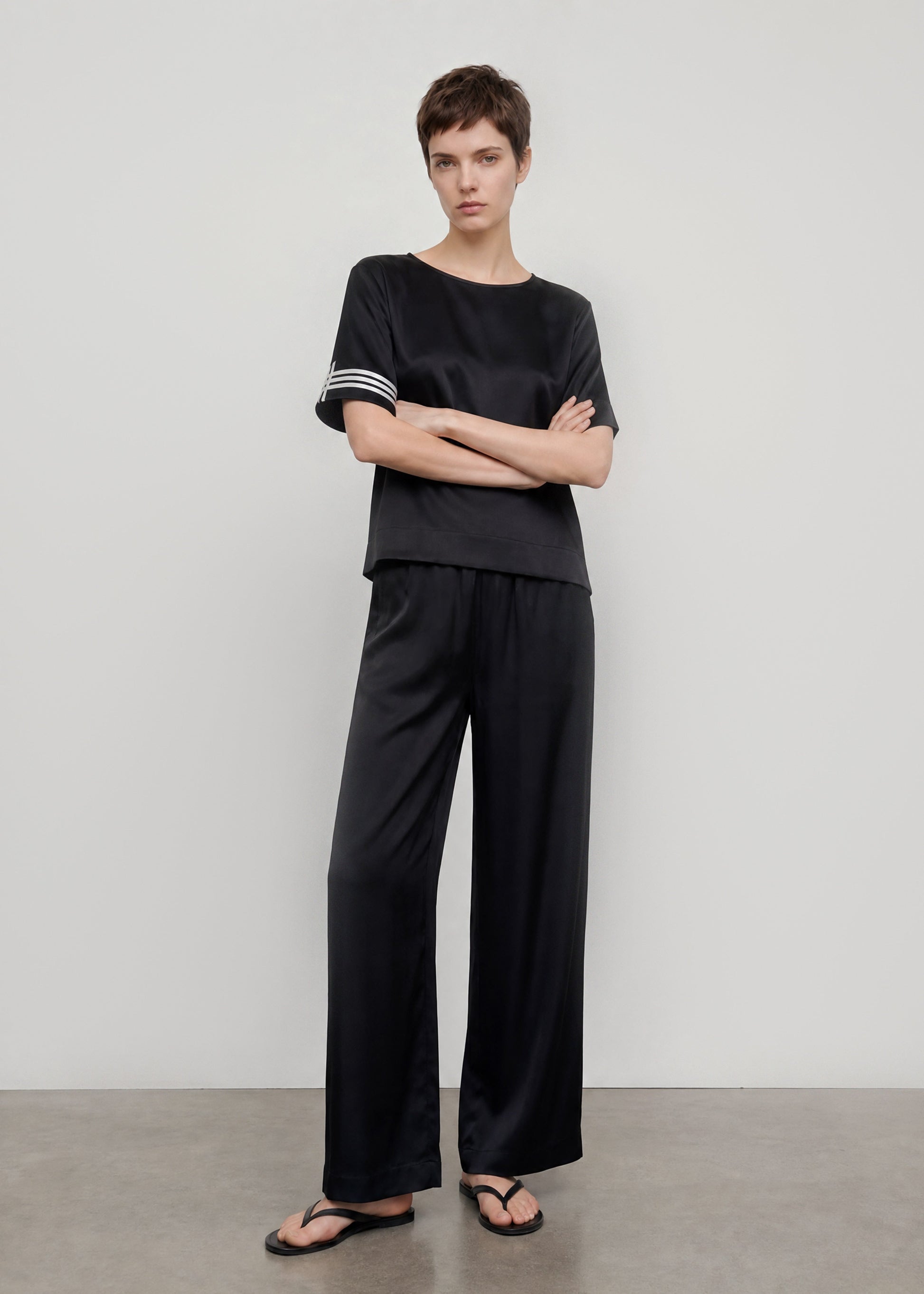 DCV CASHMERE-699 NERINA TOP-BLACK_04.jpg
