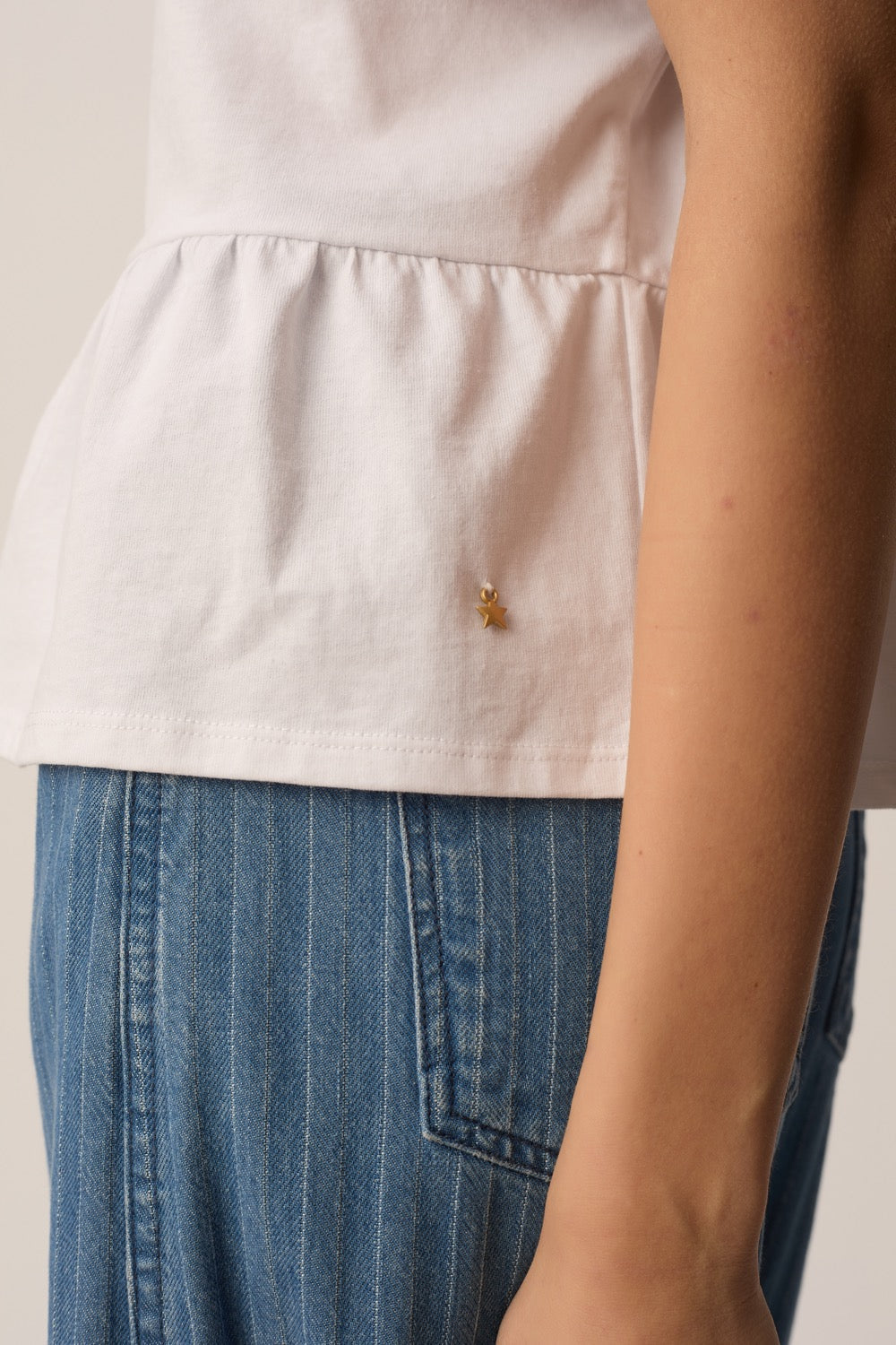 DES PETITS HAUTS | Jessica T-Shirt - Cream Ruffle Ecru