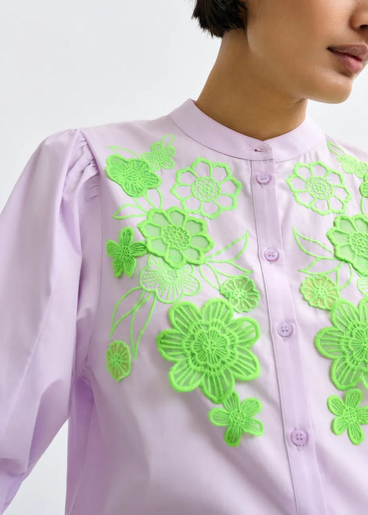 Variation 1: Women's Button-Down Blouse With Embroidered Flowers Cotton Poplin - Mint Leaf Baby-Grape