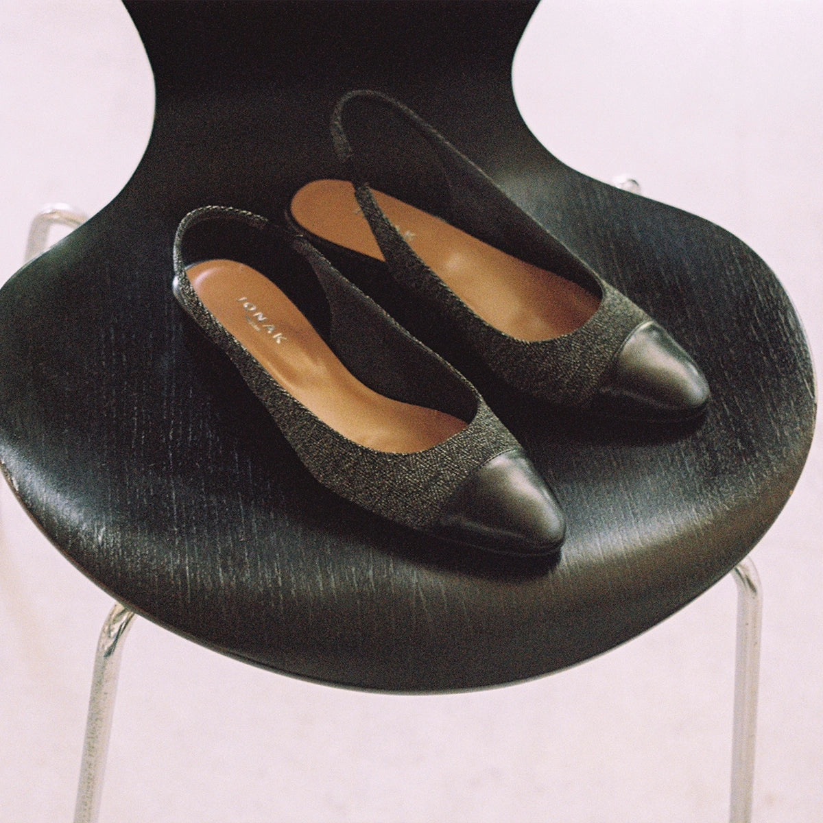 JONAK-DECISION CUIR_CHEVRO-NOIR_GRIS_01.jpg