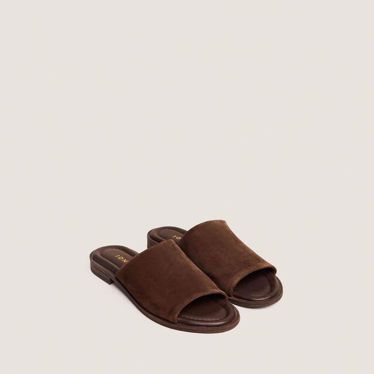 JONAK-JANET CROUTE-MARRON_03.jpg