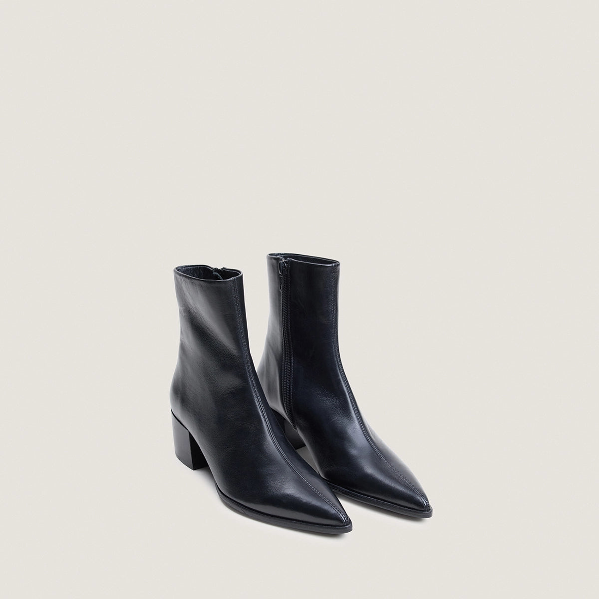 JONAK-PALE CUIR-NOIR_02.jpg