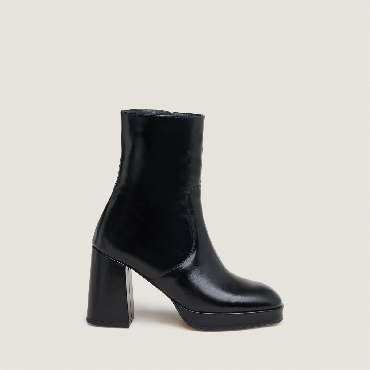 JONAK-VESNA CUIR-NOIR_01.jpg