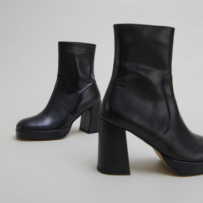 JONAK-VESNA CUIR-NOIR_05.jpg