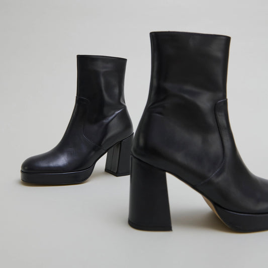 JONAK-VESNA CUIR-NOIR_05.jpg