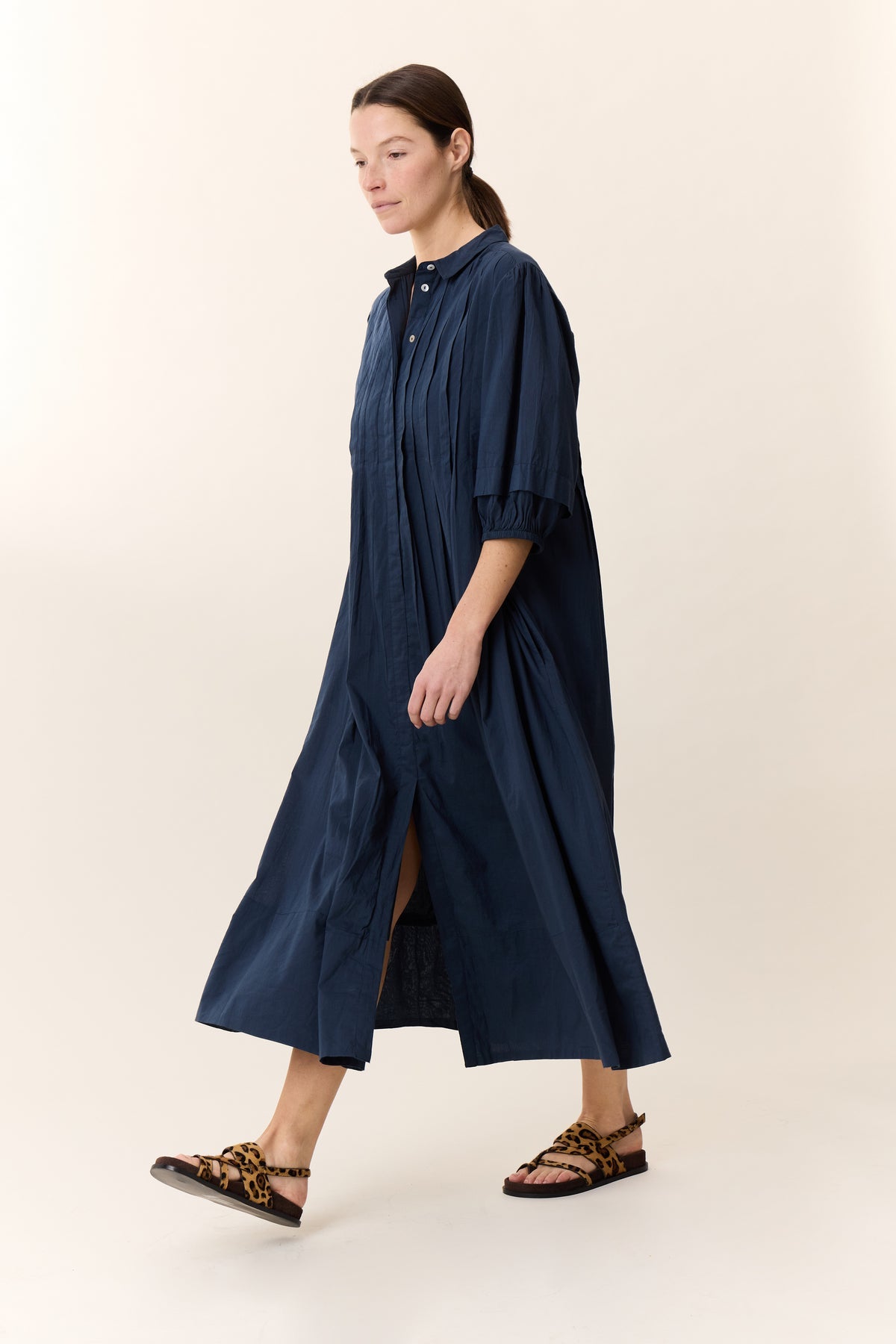 LEON HARPER-113 ROCA TC160 PLEAT-BLACK IRIS_05