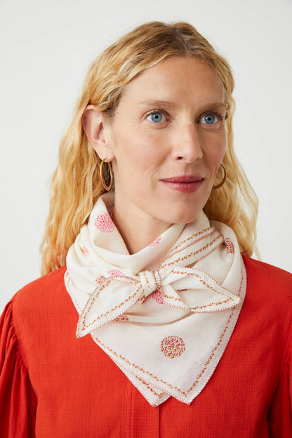 Scarf Pearl 820 Letter