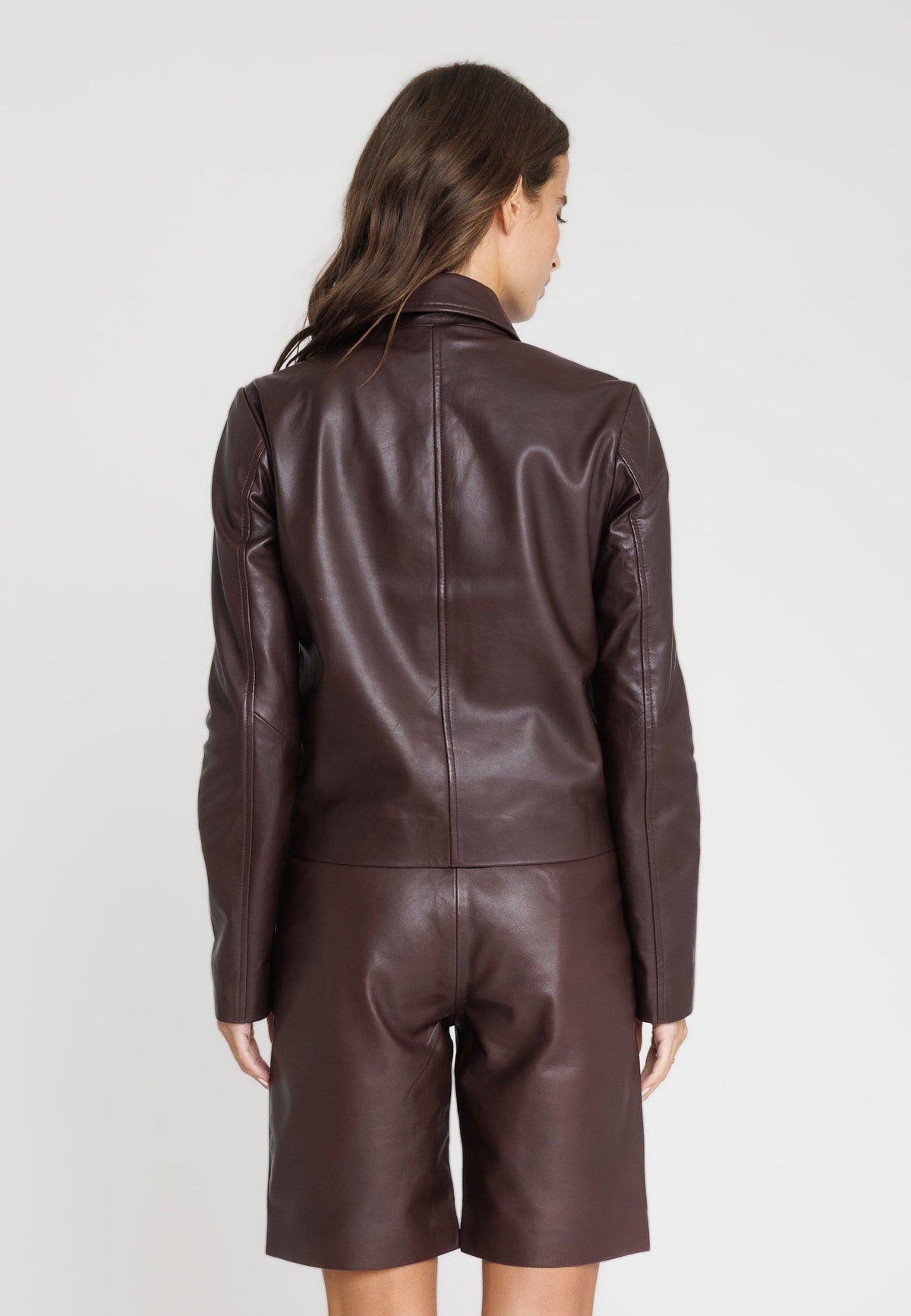 PARIENTE-740 ELINA-DARK WINE_06.jpg