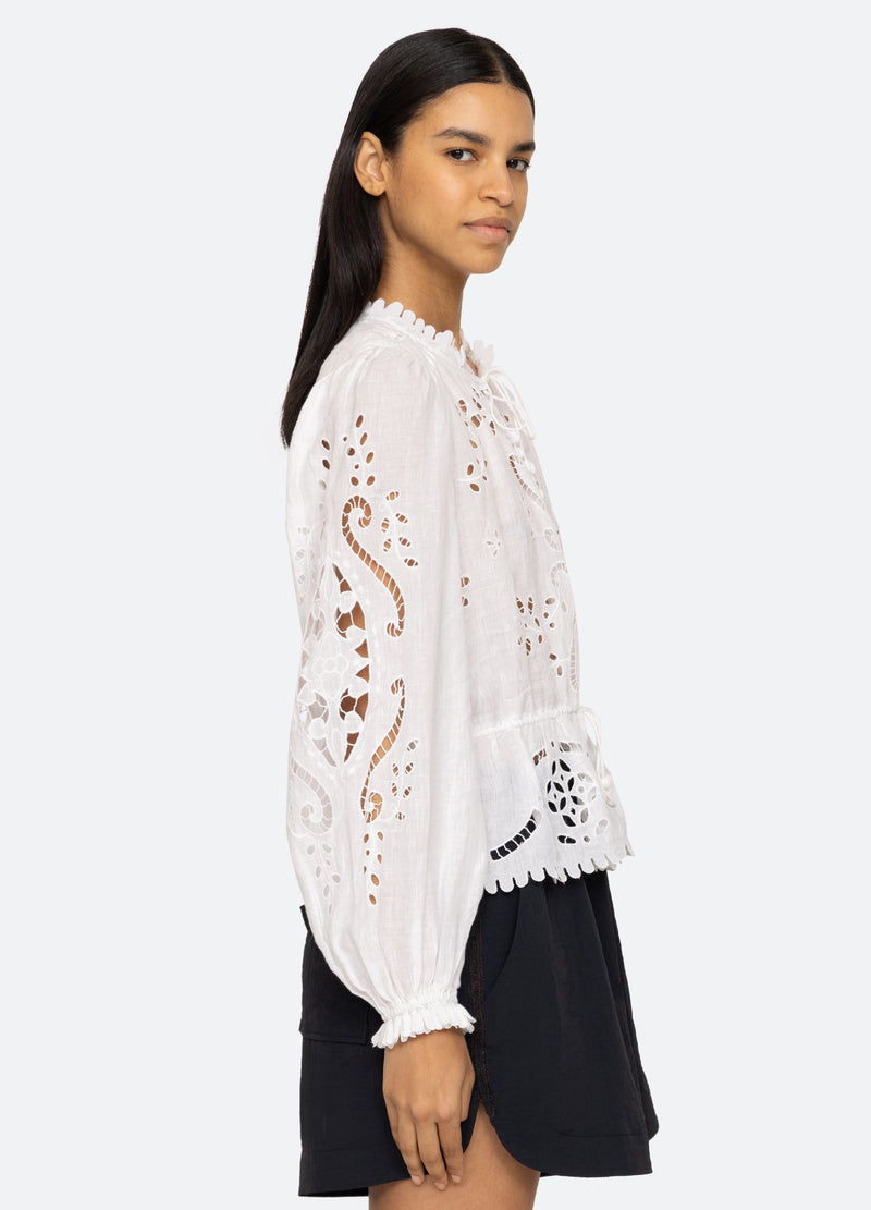 Blouse Liat Embroidery Ss24-107 White