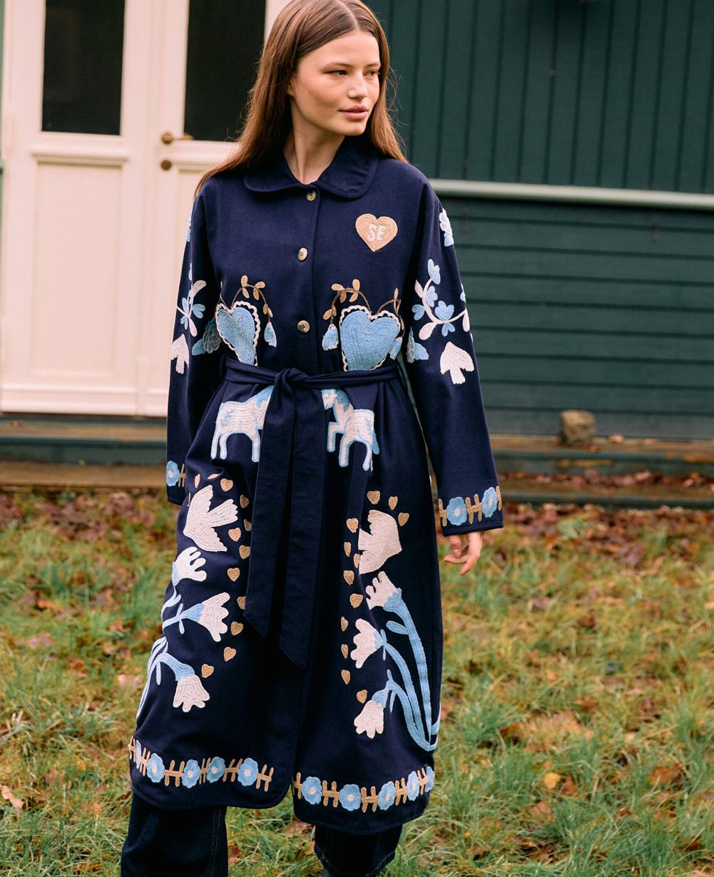 SISSEL EDELBO-588 ROSE SUZANI 2038-NAVY HORSES_01.jpg