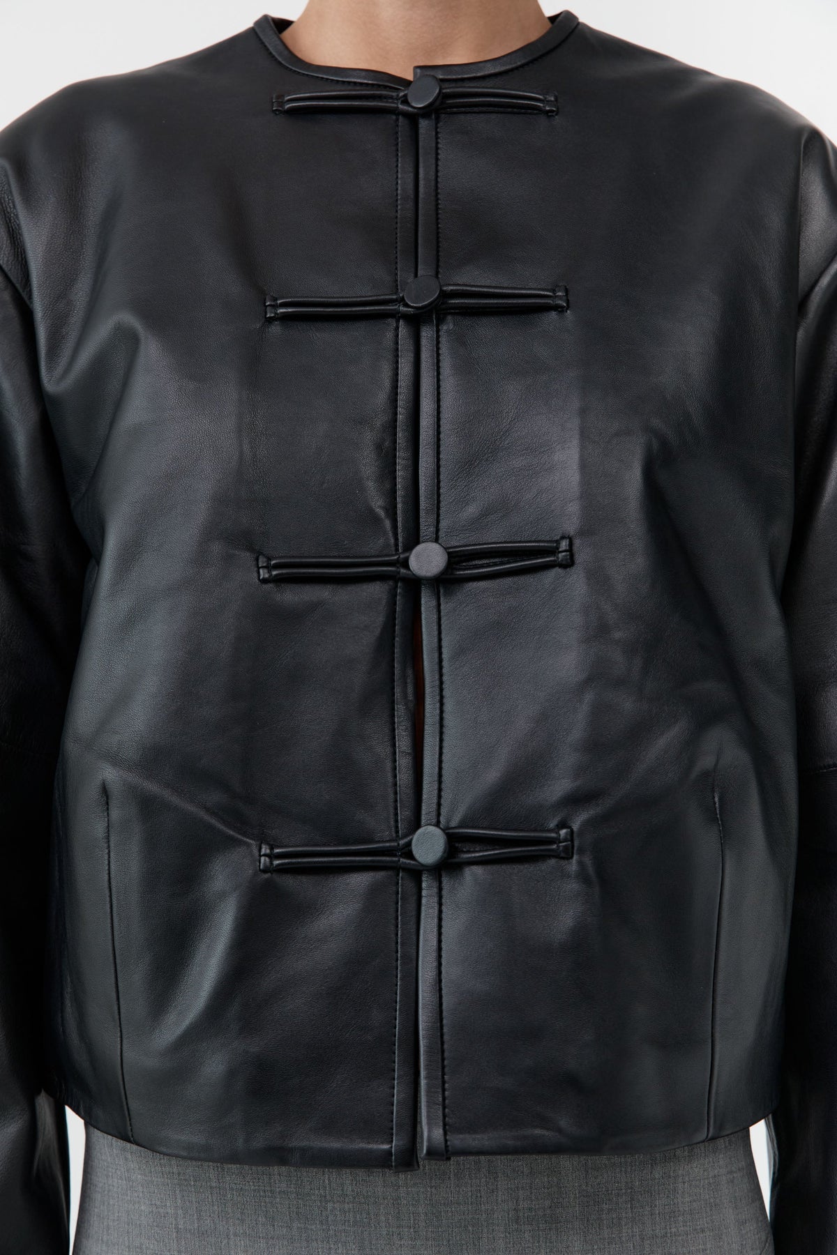 ST. AGNI-702 BUTTON DETAIL COCOON L JKT-BLACK_02.jpg