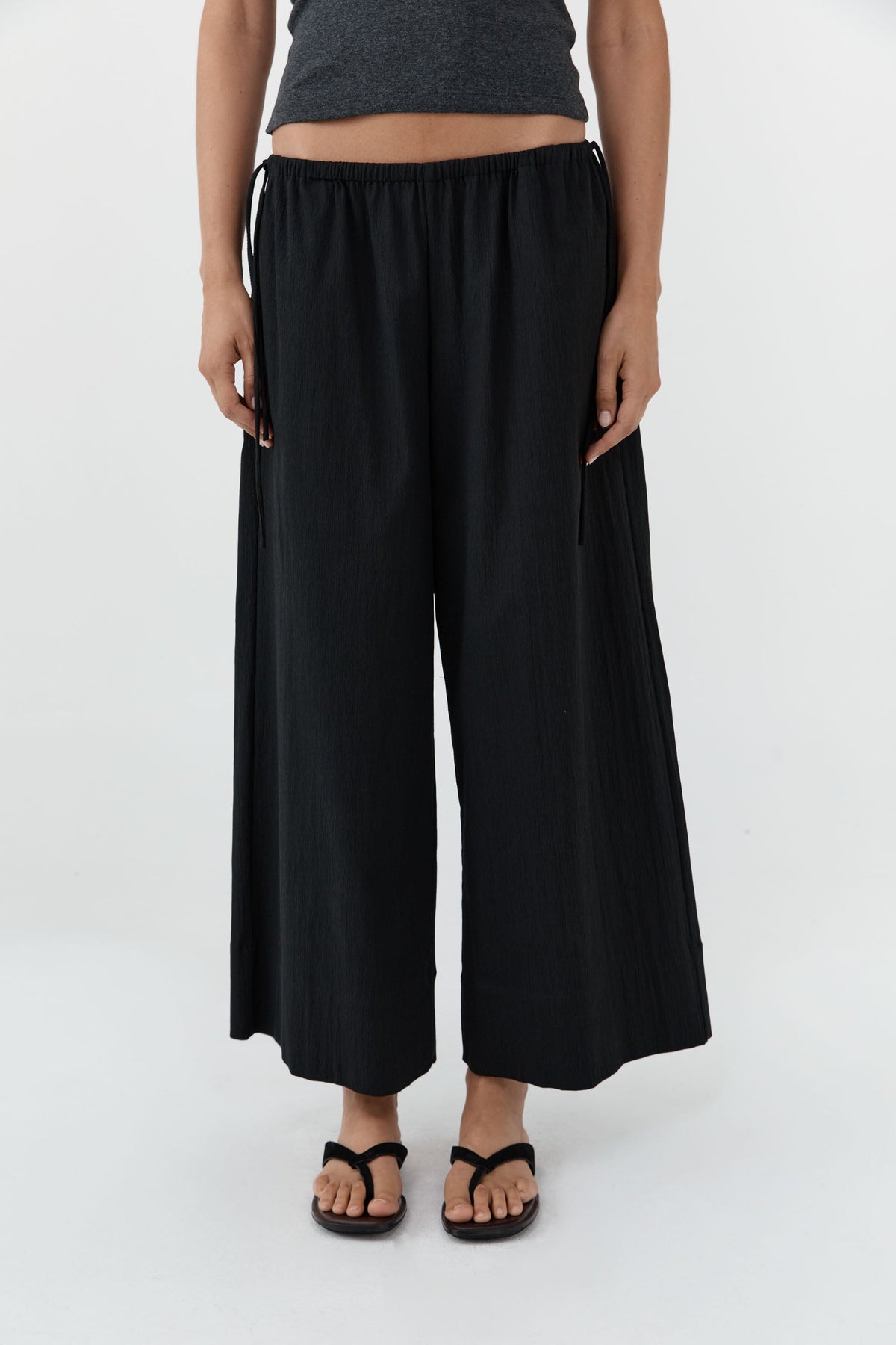 ST. AGNI-702 CROP DRAWSTRING PANTS-BLACK_02.jpg