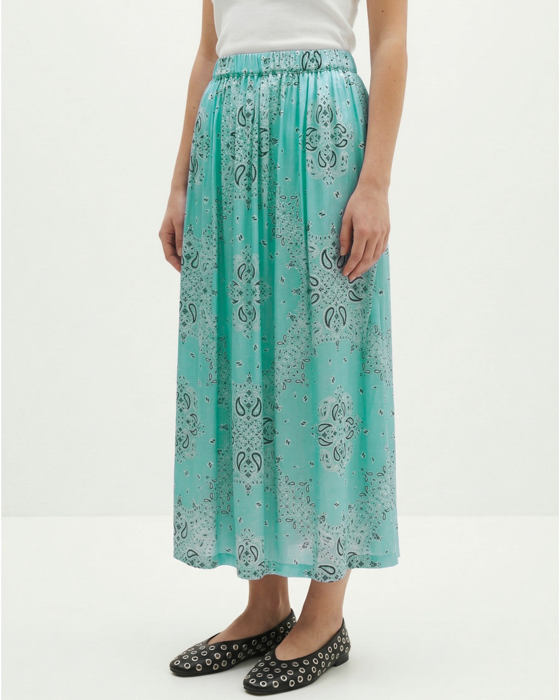 joycebandana-flowy-viscose-midi-skirt-with-bandana-print-1 copy.JPG