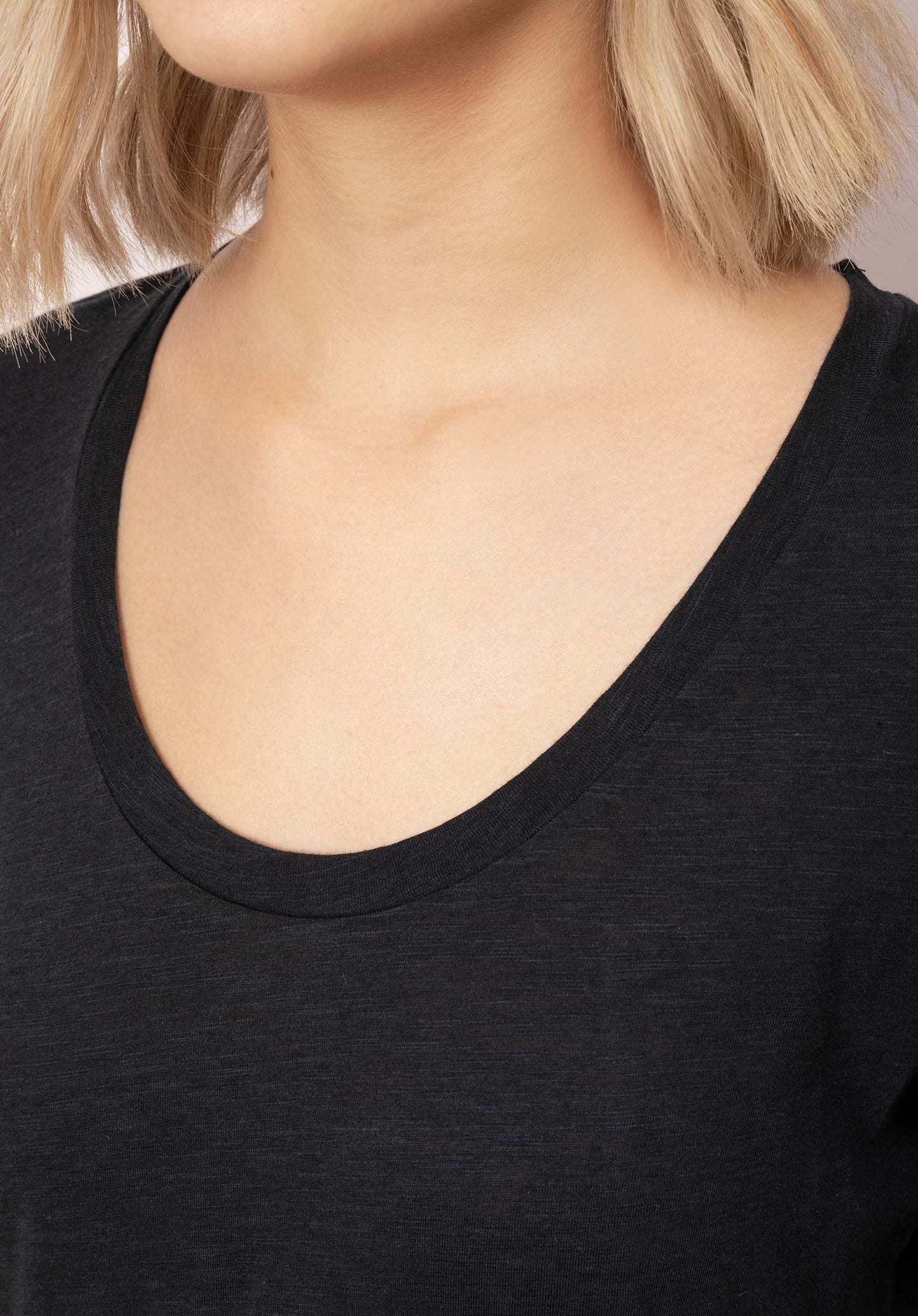 'Jacksonville' U-Neck Cotton-blend Long Sleeves T-Shirt Navy - RUE MADAME | BOUTIQUE PARISIENNE